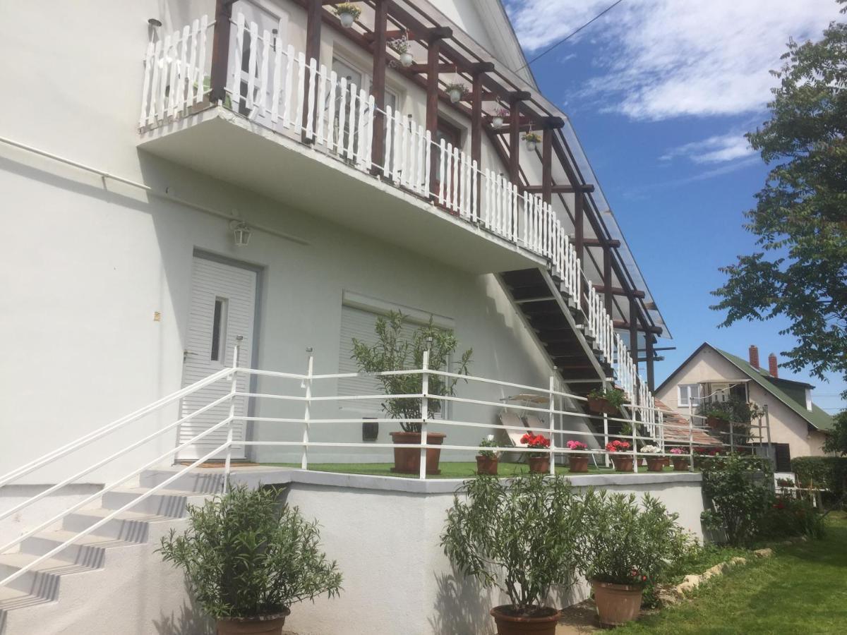 Lelle-Kert Apartman 02 발라톤엘 외부 사진